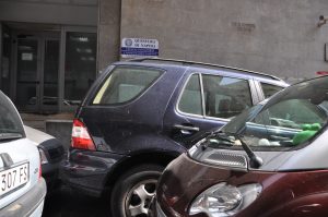 Double parked cars for post about driving in Italy tips